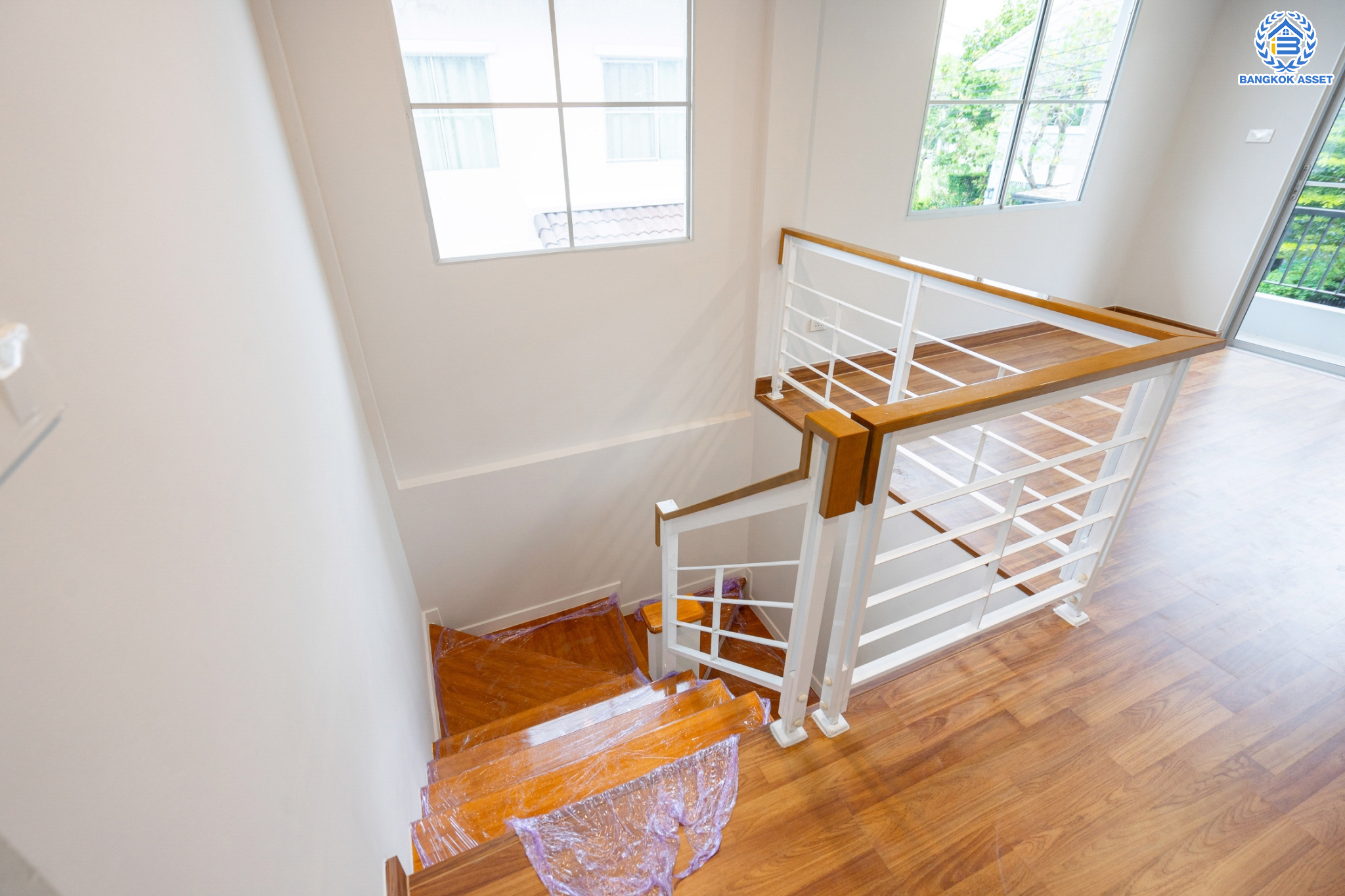 บ้านมือสองตกแต่งใหม่ คุณภาพแบรนด์ LH ม.ชัยพฤกษ์ ราชพฤกษ์-แจ้งวัฒนะ หลังใหญ่ เนื้อที่ 59.9 ตร.ว. ฟังก์ชัน 3 ห้องนอน 3 ห้องน้ำ 2 ที่จอดรถ ภายในตกแต่งหรูหรา บนทำเลศักยภาพติดถนนราชพฤกษ์ เชื่อมสู่แจ้งวัฒนะได้อย่างรวดเร็ว และเพียง 10 นาทีถึงรถไฟฟ้า "สถานีบางรักใหญ่"